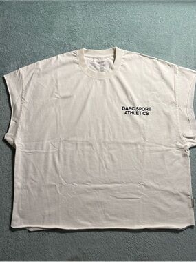 DARC SPORT CREAM WOLVES WORLDWIDE GRUNGE CUT-OFF TEE